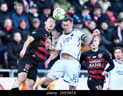 Lukas Lerager du FC Copenhagen et GUE-Sung Cho du FC Midtjylland dans le match de Superliga entre le FC Midtjylland et le FC Copenhagen au MCH Arena à Herning, dimanche 14 avril 2024. (Photo : Henning Bagger/Ritzau Scanpix) Banque D'Images