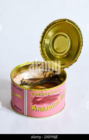 Grebbestads Ansjovis original, 450 g ; anchois suédois (sprats), boîte ouverte Banque D'Images