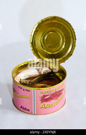 Grebbestads Ansjovis original, 450 g ; anchois suédois (sprats), boîte ouverte Banque D'Images