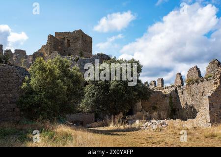 Château cathare au sommet d'une montagne dans le sud de la France Banque D'Images