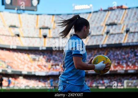 Erika Gonzalez Lombidez de Levante UD femme en action lors de la Liga F saison régulière Round 23 le 14 avril 2024 au stade Mestalla (Valence, Liga Banque D'Images