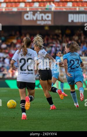 Macarena Portales de Valencia CF femme, Ainhoa Alguacil de Valencia CF femme, Erika Gonzalez Lombidez de Levante UD femme en action pendant la Liga Banque D'Images