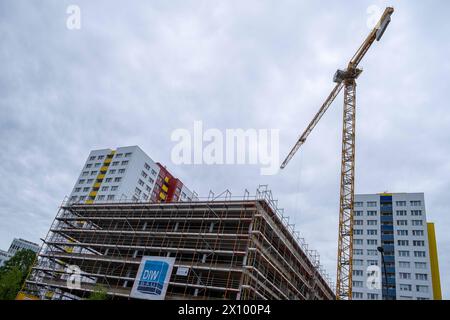 Baustelle für den Bau einen neuen Wohn- und Geschäftsgebäudes an Holzmarktstraße à Berlin-Mitte. / Chantier pour la construction d'un nouveau bâtiment résidentiel et commercial sur Holzmarktstrasse à Berlin-Mitte. Wohnungsbau à Berlin *** chantier pour la construction d'un nouveau bâtiment résidentiel et commercial sur la Holzmarktstrasse à Berlin chantier Mitte pour la construction d'un nouveau bâtiment résidentiel et commercial sur la Holzmarktstrasse à Berlin Mitte construction résidentielle à Berlin S-P202404111101.jpg Banque D'Images