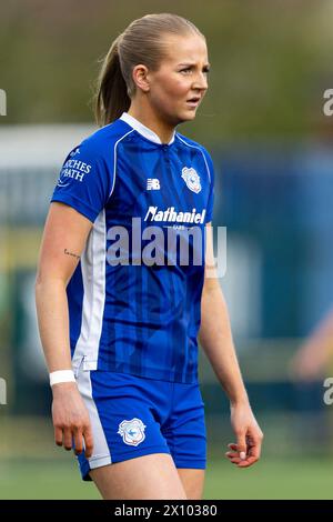 Bridgend, Royaume-Uni. 14 avril 2024. Rhianne Oakley de Cardiff City en action. Cardiff City contre Swansea City lors de la finale du Trophée Genero Adrian à Bryntirion Park le 14 avril 2024. Crédit : Lewis Mitchell/Alamy Live News Banque D'Images