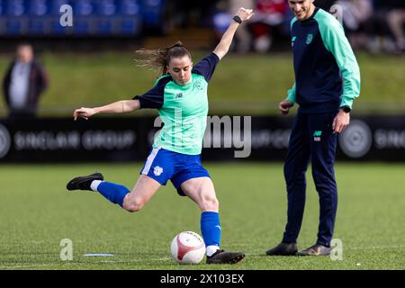 Bridgend, Royaume-Uni. 14 avril 2024. Cardiff City contre Swansea City lors de la finale du Trophée Genero Adrian à Bryntirion Park le 14 avril 2024. Crédit : Lewis Mitchell/Alamy Live News Banque D'Images