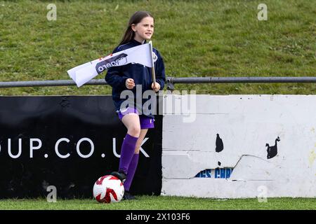 Bridgend, Royaume-Uni. 14 avril 2024. Cardiff City contre Swansea City lors de la finale du Trophée Genero Adrian à Bryntirion Park le 14 avril 2024. Crédit : Lewis Mitchell/Alamy Live News Banque D'Images