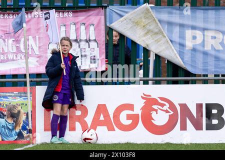 Bridgend, Royaume-Uni. 14 avril 2024. Cardiff City contre Swansea City lors de la finale du Trophée Genero Adrian à Bryntirion Park le 14 avril 2024. Crédit : Lewis Mitchell/Alamy Live News Banque D'Images