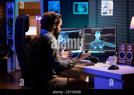 L'IA Sentient gagne une forme humanoïde à l'intérieur du PC, parlant avec un ingénieur informatique confus. Intelligence artificielle consciente discutant avec l'administrateur INFORMATIQUE DU télétravail après être devenu autonome Banque D'Images
