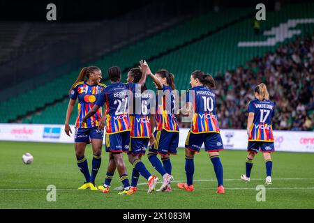 Saint Etienne, France. 14 avril 2024. Les joueurs de l'Olympique Lyonnais célèbrent après avoir marqué lors du match Arkema D1 entre L'AS Saint-Etienne et l'Olympique Lyonnais au stade Geoffroy Guichard à Saint-Etienne, France. (Pauline FIGUET/SPP) crédit : SPP Sport Press photo. /Alamy Live News Banque D'Images