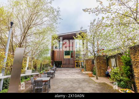 The Lightbox, une galerie d'art moderne et un projet communautaire dans le centre-ville de Woking, une ville du Surrey, en Angleterre Banque D'Images