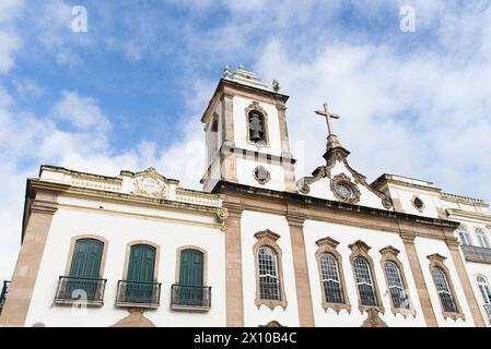 Salvador, Bahia, Brésil - 08 juin 2019 : vue de la façade de l'église Sao Gusmao à Pelourinho, centre historique de la ville de Salvador, Bahia. Banque D'Images