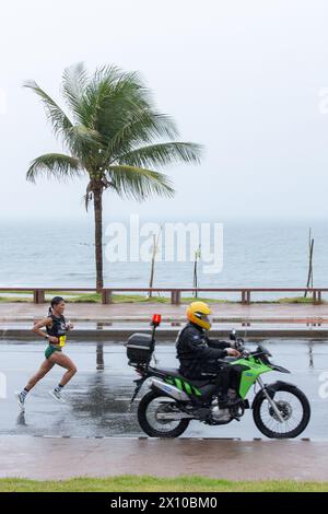 Salvador, Bahia, Brésil - 15 septembre 2019 : des coureurs courent pendant un marathon dans la ville de Salvador, Bahia. Banque D'Images