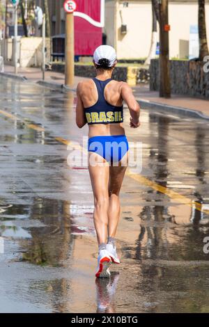 Salvador, Bahia, Brésil - 15 septembre 2019 : des coureurs courent pendant un marathon dans la ville de Salvador, Bahia. Banque D'Images