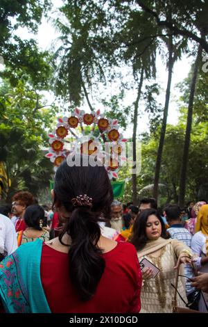 Bangla Noborsho 2024 marque le nouvel an bengali célébré au Bangladesh et au Bengale occidental. Les festivités comprennent des événements culturels, la nourriture traditionnelle, et v Banque D'Images