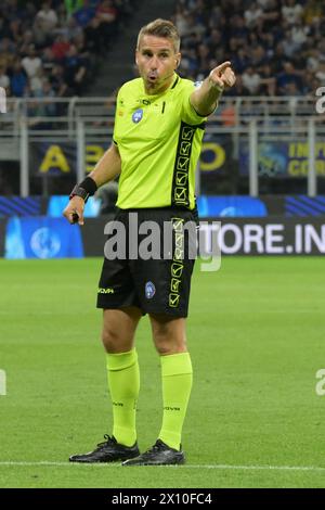 Milan, Italie, 14 avril 2024 fourneau L'arbitre fait des gestes lors du match de Serie A entre FC Internazionale vs Cagliari Calcio crédit : Agostino Gemito/ Alamy Live News Banque D'Images