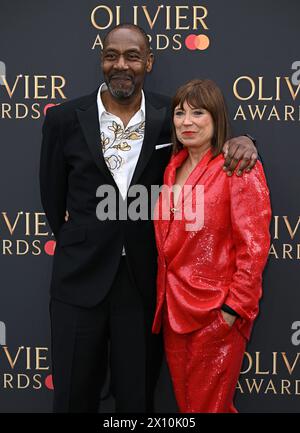 Londres, Royaume-Uni. 14 avril 2024. Sir Lenny Henry et Lisa Makin arrivant aux Olivier Awards, Royal Albert Hall. Crédit : Doug Peters/EMPICS/Alamy Live News Banque D'Images