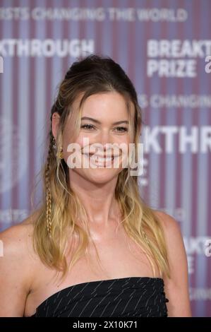 LOS ANGELES, ÉTATS-UNIS. 13 avril 2024 : Behati Prinsloo au Prix Breakthrough 2024 à l'Academy Museum. Photo : Paul Smith/Featureflash Banque D'Images