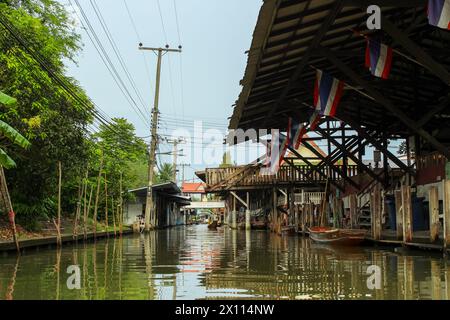 3 janvier 2020, Thaïlande : Portrait de la détentrice de stalle de marché féminin mature, marché flottant Damnoen Saduak, Thaïlande Banque D'Images