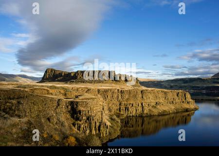 ©2023 Gary L. Quay une de mes vues préférées dans l'est des gorges du Columbia. Je l'aime surtout quand il y a des nuages intéressants. Appareil photo : Nikon Banque D'Images