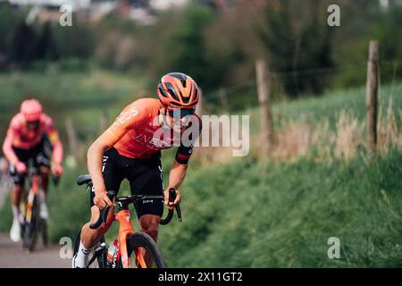 Valkenberg, pays-Bas. 15 avril 2024. Photo par Zac Williams/SWpix.com - 14/04/2024 - cyclisme - Amstel Gold Race 2024 - Thomas Pidcock, Ineos Grenadiers. Crédit : SWpix/Alamy Live News Banque D'Images