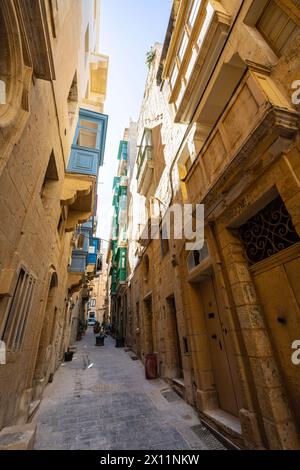 Valletta, Malte, 3 avril 2024. promenade dans les rues étroites du centre-ville Banque D'Images