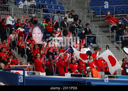 Ariake Coliseum, Tokyo, Japon. 12 avril 2024. Fans du Japon, 12 AVRIL 2024 - Tennis : match de qualification de la Coupe Billie Jean King entre le Japon et le Kazakhstan, match 1 en simple au Coliseum Ariake, Tokyo, Japon. Crédit : Yohei Osada/AFLO SPORT/Alamy Live News Banque D'Images