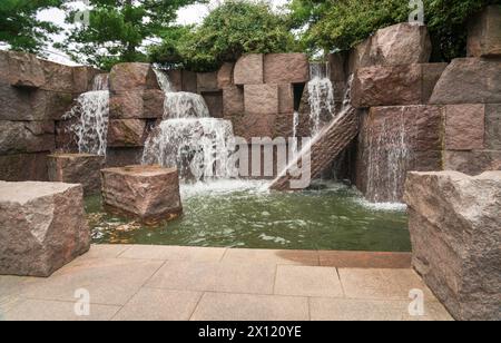 La cascade dans la salle trois du Franklin Delano Roosevelt Memorial, mémorial présidentiel à Washington D.C. Banque D'Images