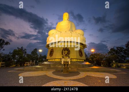 6 juin 2023 : Pagode de long fils, qui abrite la plus grande statue de Bouddha de la ville de Nha Trang, province de Khanh Hoa, Vietnam Banque D'Images