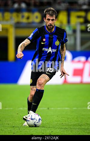 Milan, Italie. 14 avril 2024. Le défenseur italien n°15 de l'Inter Milan Francesco Acerbi lors du match de football italien Serie A Inter Milan vs Cagliari au stade San Siro. Crédit : Piero Cruciatti/Alamy Live News Banque D'Images