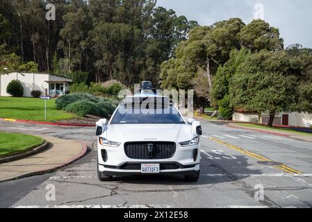 Voiture Waymo autonome autonome à San Francisco Banque D'Images