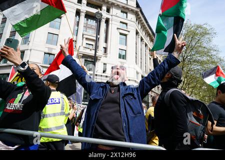 Londres, Royaume-Uni. 13 avril 2024. Contre-manifestation à la marche nationale pour la Palestine. Crédit : Atlantico Press/Alamy Live News Banque D'Images