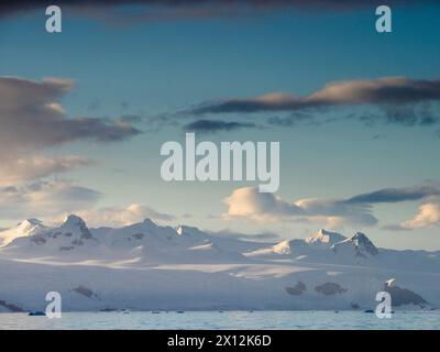 Le détroit d'Orléans au large de la côte Davis de la péninsule Antarctique. Banque D'Images