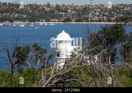 Phare de Grotto point sur Middle Harbour, avec vue sur Hunters Bay à Balmoral Beach dans la banlieue de Mosman, Sydney, Nouvelle-Galles du Sud, Australie Banque D'Images