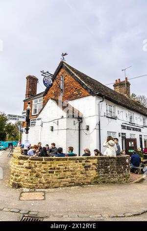 Le pub Half Moon Inn à Balcombe, West Sussex, Angleterre Banque D'Images