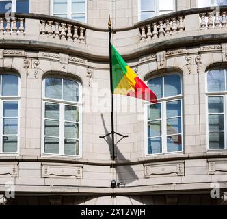 Ixelles, Bruxelles, Belgique - 13 avril 2024 - drapeau à l'ambassade du Congo Banque D'Images