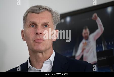 Prague, République tchèque. 15 avril 2024. Jiri Kejval, chef du Comité Olympique tchèque (COV), participe à une réunion à l’occasion de 100 jours avant l’ouverture des Jeux Olympiques à Paris, le 15 avril 2024, à Prague, en République tchèque. Crédit : Michaela Rihova/CTK photo/Alamy Live News Banque D'Images