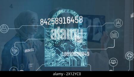 Image du traitement des données sur diverses femmes médecins avec radiographie Banque D'Images