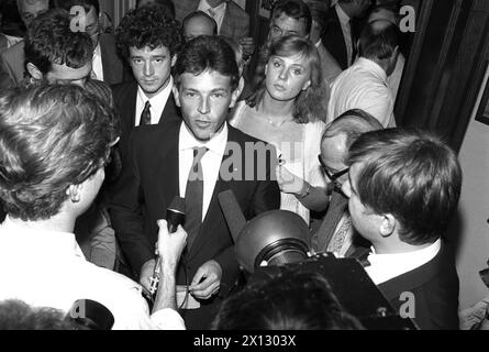 Entretien avec Joerg Haider, président fédéral du FPOE, après un congrès de cinq heures du parti le 16 septembre 1986. Il a annoncé que les membres gouvernementaux resteraient à leur poste jusqu'aux nouvelles élections. - 19860916 PD0012 - Rechteinfo : droits gérés (RM) Banque D'Images