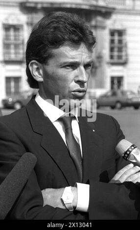 Entretien avec Joerg Haider, président fédéral du FPOE (Parti autrichien de la liberté), après une convention de cinq heures du parti le 16 septembre 1986. Il a annoncé que les membres gouvernementaux resteraient à leur poste jusqu'aux nouvelles élections. - 19860916 PD0011 - Rechteinfo : droits gérés (RM) Banque D'Images