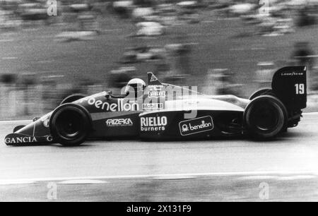 La photo a été prise le 16 août 1987 à l'occasion de la course de formule 1 à Zeltweg et montre Teo Fabi dans sa course Benetton Ford à la 3ème place. - 19870816 PD0005 - Rechteinfo : droits gérés (RM) Banque D'Images