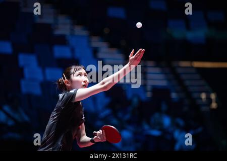 Macao, Chine. 15 avril 2024. Hayata Hina, japonaise, participe au match de simple féminin contre Sabine Winter, allemande, au WTT Champions Macao 2024 au Galaxy Macao à Macao, en Chine, le 15 avril 2024. Crédit : Cheong Kam Ka/Xinhua/Alamy Live News Banque D'Images