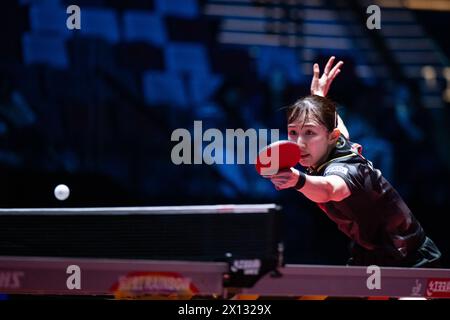 Macao, Chine. 15 avril 2024. Hayata Hina, japonaise, fait son retour lors du match de simple féminin contre Sabine Winter, allemande, au WTT Champions Macao 2024 au Galaxy Macao à Macao, en Chine, le 15 avril 2024. Crédit : Cheong Kam Ka/Xinhua/Alamy Live News Banque D'Images