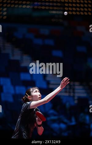 Macao, Chine. 15 avril 2024. Hayata Hina, japonaise, participe au match de simple féminin contre Sabine Winter, allemande, au WTT Champions Macao 2024 au Galaxy Macao à Macao, en Chine, le 15 avril 2024. Crédit : Cheong Kam Ka/Xinhua/Alamy Live News Banque D'Images