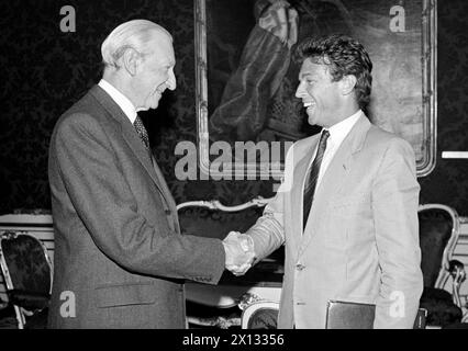 Le président fédéral autrichien, Dr Kurt Waldheim, et le président du FPOE, Dr Joerg Haider, se sont rencontrés pour des conversations dans la Hofburg de Vienne le 14 septembre 1988. - 19880915 PD0003 - Rechteinfo : droits gérés (RM) Banque D'Images