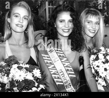 Vienne le 1989 septembre : Marion Amann (c.) du Vorarlberg est élue nouvelle Miss monde-Autriche 1989. (f.l.t.r.) Aline Ulm (g., 3e place), Marion Amann (c.) et Alexandra Petrik (d.) - 19890903 PD0004 - Rechteinfo : droits gérés (RM) Banque D'Images