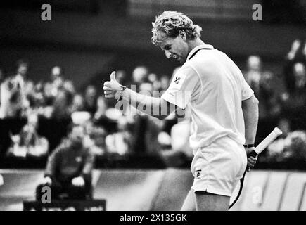 Match de Coupe Davis entre l'Autriche et l'Italie le 30 mars 1990 au stade Dusika de Vienne. Sur la photo : Thomas Muster (Autriche) jubile après sa victoire sur Paolo Cane. - 19900330 PD0016 - Rechteinfo : droits gérés (RM) Banque D'Images