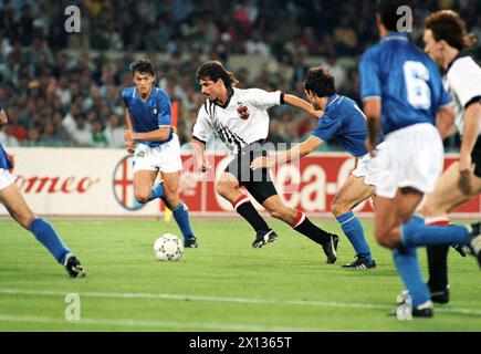 Rome le 9 juin 1990 : match entre l'Autriche et l'Italie dans le cadre du Championnat du monde de football 1990. La photo montre l'autrichien Manfred Linzmaier. - 19900609 PD0013 - Rechteinfo : droits gérés (RM) Banque D'Images