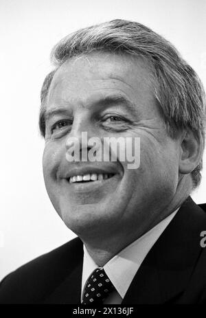 Conférence de presse du chancelier fédéral autrichien Franz Vranitzky à Vienne le 23 août 1990. - 19900823 PD0004 - Rechteinfo : droits gérés (RM) Banque D'Images