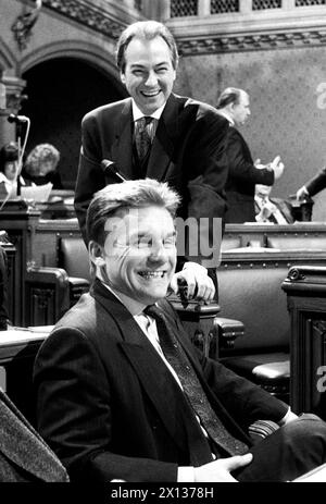 Vienne le 27 novembre 1990 : Wolfgang Petrik, président sortant du Parti populaire autrichien, est réélu président du parlement provincial de Vienne. Sur la photo : Wolfgang Petrik (devant) et le nouveau conseiller municipal Heinrich Wille (derrière). - 19901127 PD0004 - Rechteinfo : droits gérés (RM) Banque D'Images