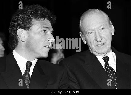 Le 35e anniversaire du FPOE (Parti autrichien de la liberté) a été célébré à la Hofburg de Vienne le 7 avril 1991. Sur la photo (F.l.t.r.) : Joerg Haider (président du FPOE) et le président fédéral Kurt Waldheim. - 19910407 PD0019 - Rechteinfo : droits gérés (RM) Banque D'Images